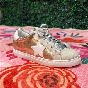 Nature Breeze Gold and White Star Sneakers